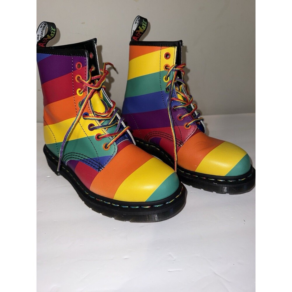 Doc Dr. Martins Unisex 1460 Pride Striped Smooth Leather Boots NEW M-6.5/W7.5